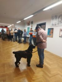 Trener i pies